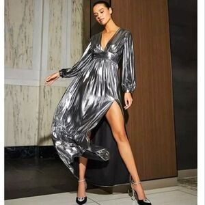 NWT Gianni Bini Zella Front Slit Metallic Lame Plunging V Neck Long Sleeve Gown